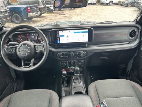Used 2025 Jeep Wrangler Unlimited Rubicon AWD/4WD image 32