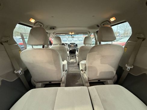 Used 2014 Toyota Sienna L FWD image 13