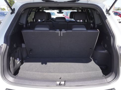 Used 2023 Volkswagen Tiguan SE R-Line FWD image 10