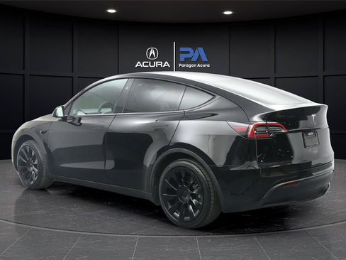Used 2024 Tesla Model Y 2WD image 22