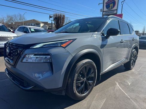 Used 2023 Nissan Rogue SV w/ SV Premium B Package image 2