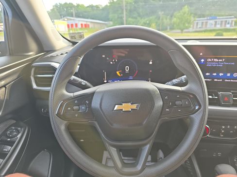 Used 2024 Chevrolet TrailBlazer LT w/ Driver Confidence Package AWD/4WD image 18