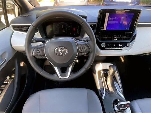 Used 2026 Toyota Corolla SE image 6