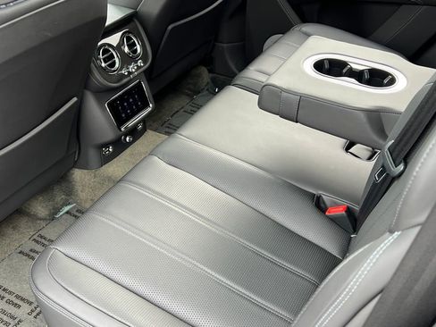 Used 2022 Bentley Bentayga image 22