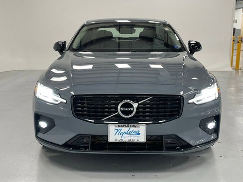 Used 2022 Volvo S60 B5 Momentum w/ Premium Package image 6