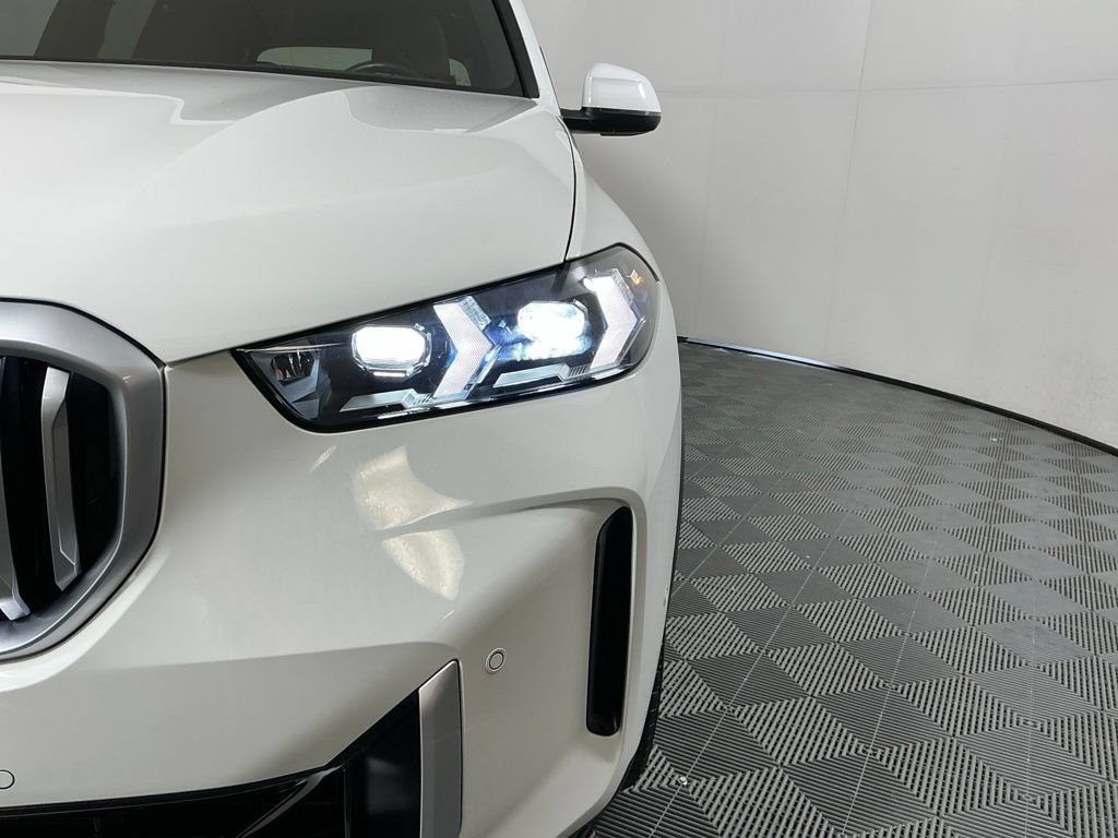 Certified 2024 BMW X5 xDrive40i w/ Premium Package AWD/4WD image 8