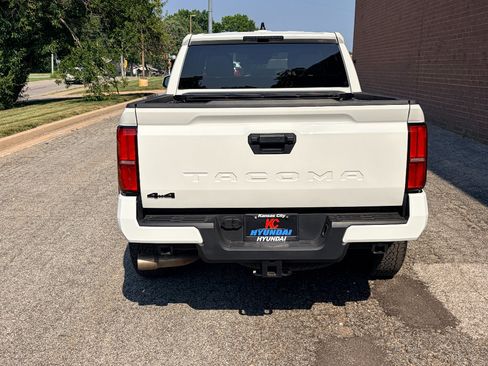 Used 2026 Toyota Tacoma TRD Off-Road AWD/4WD image 4