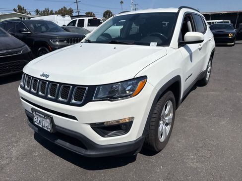 Used 2019 Jeep Compass Latitude w/ Popular Equipment Group FWD image 2