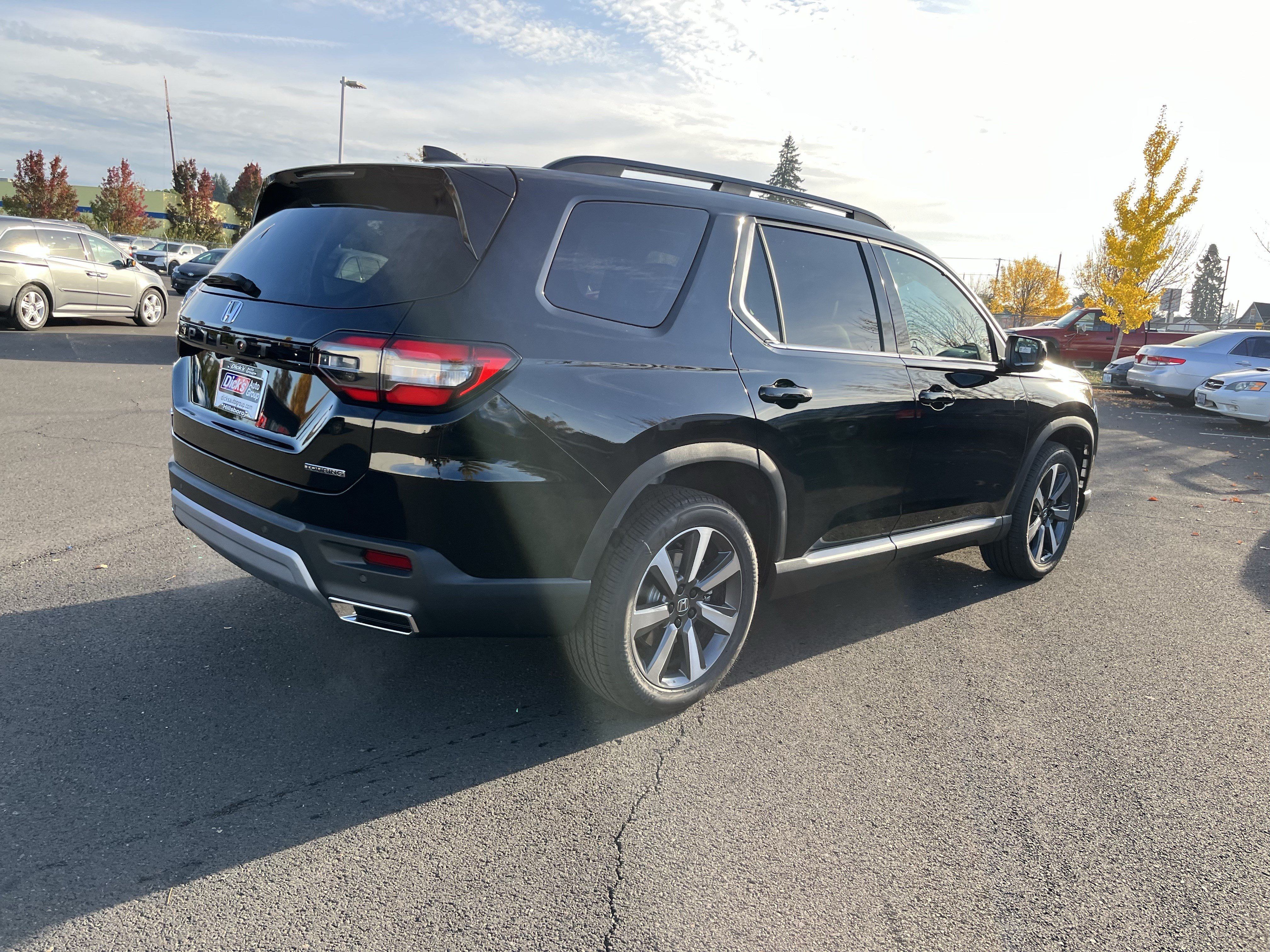 New 2025 Honda Pilot Touring image 4