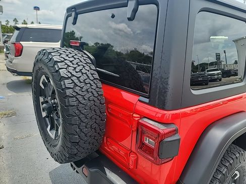 Used 2024 Jeep Wrangler Unlimited Rubicon w/ Technology Group AWD/4WD image 6