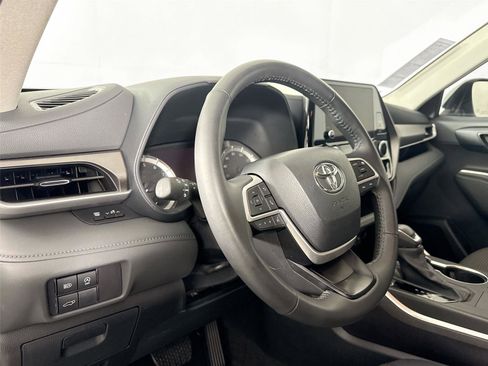 Certified 2024 Toyota Highlander LE image 13
