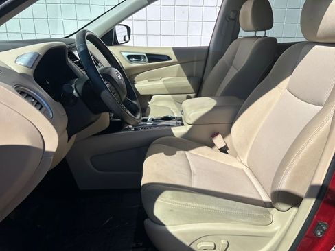 Used 2018 Nissan Pathfinder SV w/ SV All Weather Package image 3