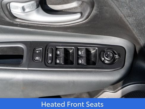 Used 2023 Jeep Renegade Latitude w/ Premium Group AWD/4WD image 17
