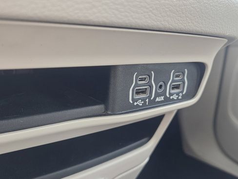 Used 2024 Chrysler Pacifica Touring-L FWD image 14