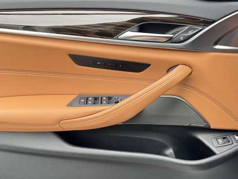 Certified 2023 BMW 530e xDrive w/ Premium Package image 18