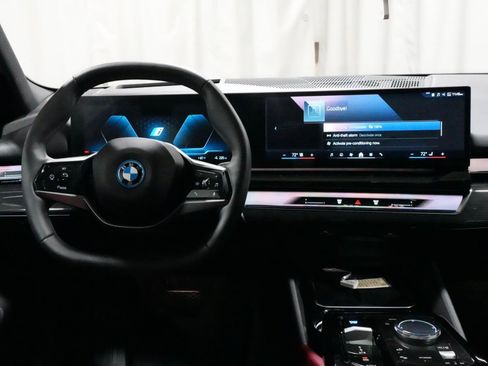 Used 2026 BMW i5 eDrive40 AWD/4WD image 3