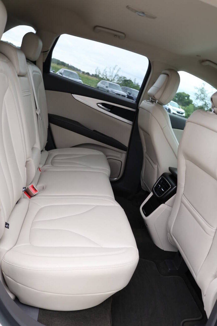 Used 2020 Lincoln Nautilus FWD image 16