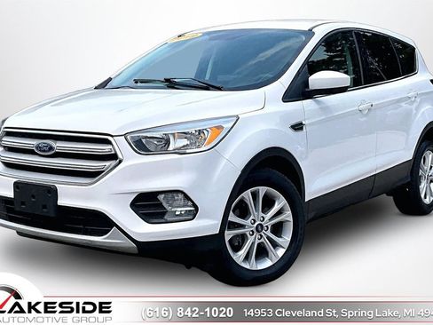 Used 2019 Ford Escape SE FWD image 1