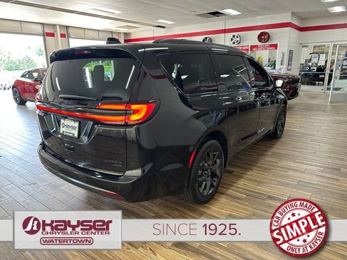 New 2026 Chrysler Pacifica Limited w/ S Appearance Package AWD/4WD image 5