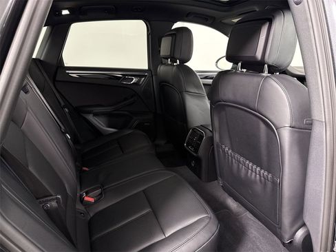 Certified 2025 Porsche Macan image 25