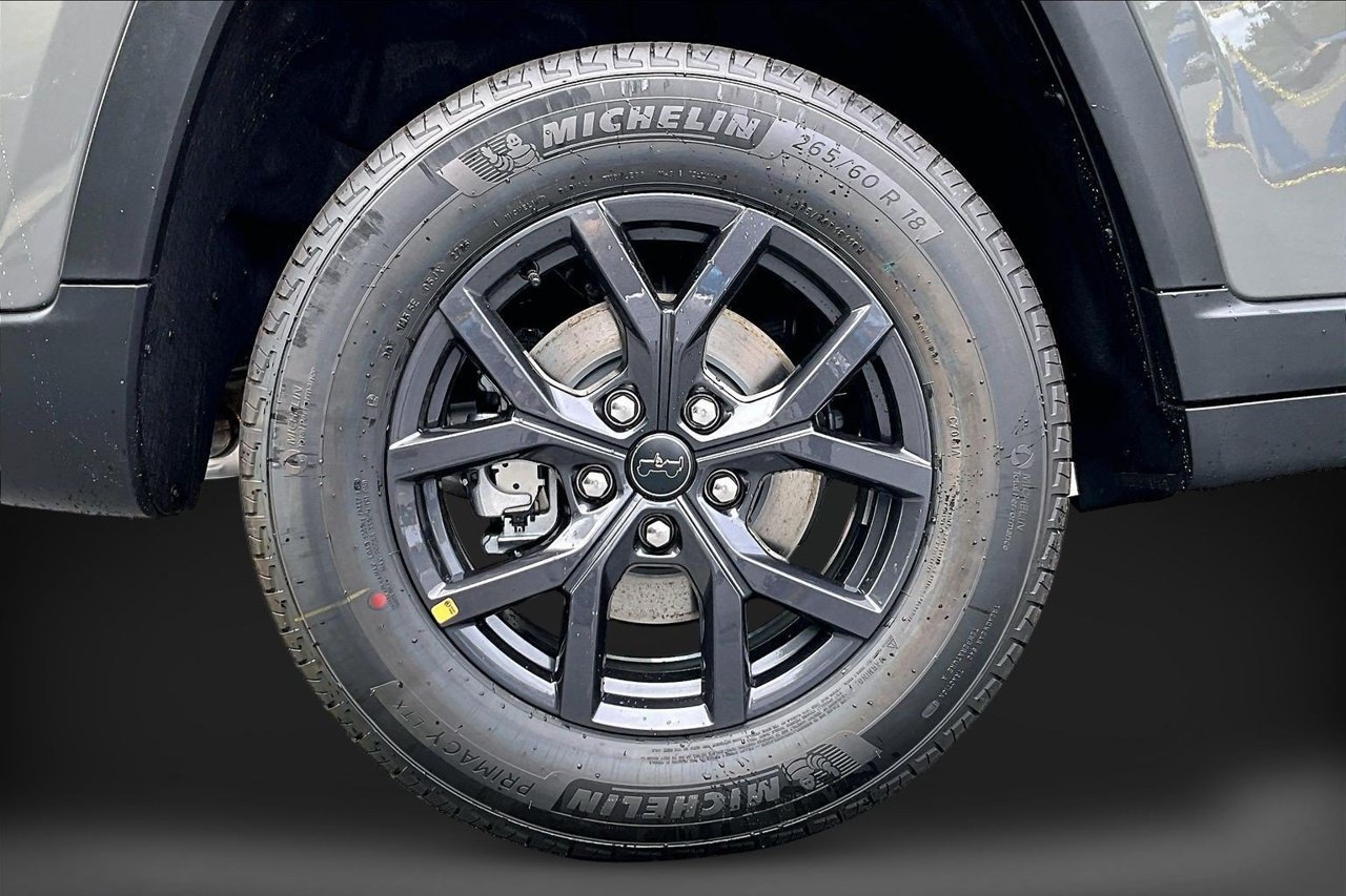 New 2027 Jeep Grand Cherokee Altitude AWD/4WD image 34