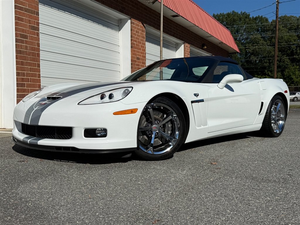 Used 2013 Chevrolet Corvette Grand Sport w/ 4LT Preferred Equipment Group RWD image 2