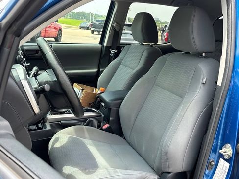 Used 2017 Toyota Tacoma SR5 w/ Tow Package AWD/4WD image 7