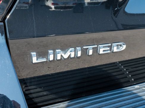 Used 2018 Ford Expedition Limited w/ Equipment Group 301A RWD image 13