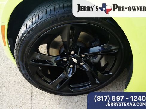 Used 2019 Chevrolet Camaro LT w/ RS Package image 9