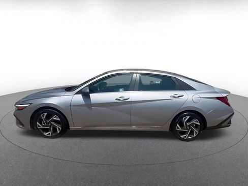 Used 2025 Hyundai Elantra Limited FWD image 9