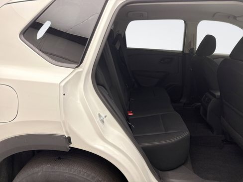 Used 2023 Nissan Rogue S image 17