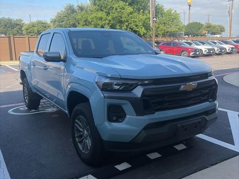 Used 2025 Chevrolet Colorado LT w/ LT Convenience Package RWD image 3