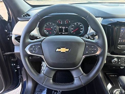 Used 2023 Chevrolet Traverse LT FWD image 19