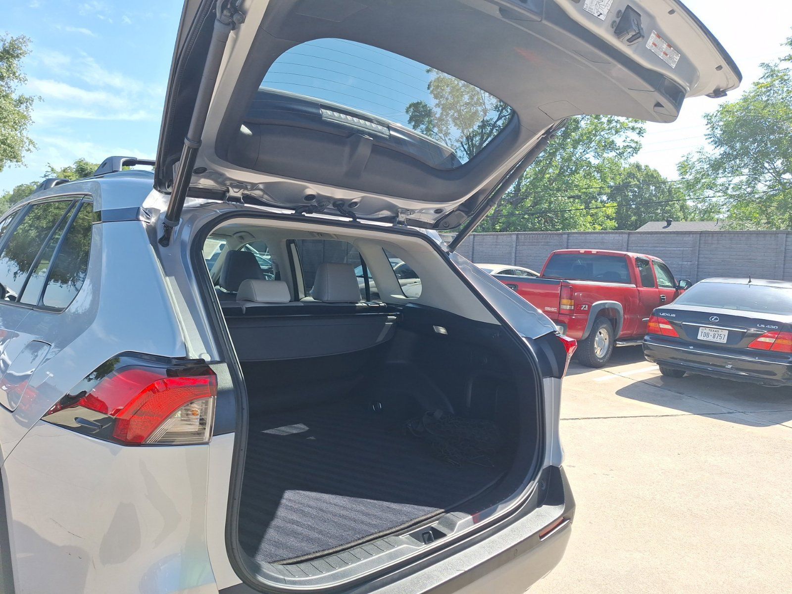 Used 2023 Toyota RAV4 Limited AWD/4WD image 37