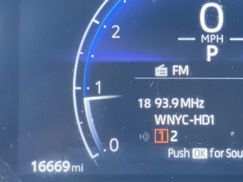 Certified 2023 Toyota Corolla Cross XLE image 38