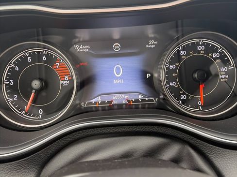 Used 2019 Jeep Cherokee Limited AWD/4WD image 6
