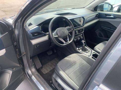 Used 2024 Volkswagen Taos SE image 9