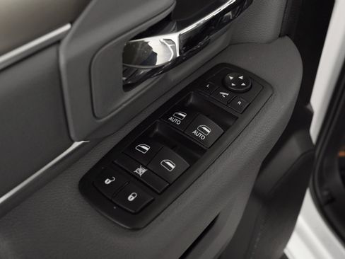 Used 2017 RAM 1500 Classic SLT w/ SLT Plus D￩cor Group image 28