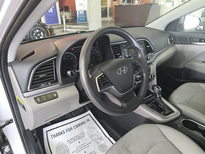 Used 2017 Hyundai Elantra SE FWD image 8