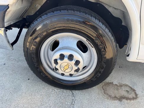 Used 2014 Chevrolet Express 3500 Extended image 9