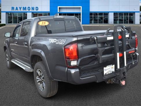 Used 2019 Toyota Tacoma TRD Sport image 5