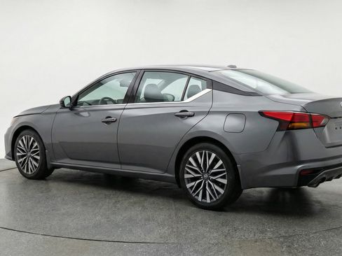 Used 2025 Nissan Altima 2.5 SV image 6