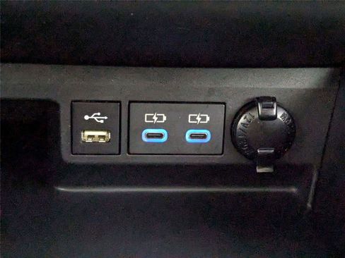 Used 2022 Toyota Highlander XLE FWD image 28