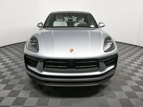 Certified 2025 Porsche Macan image 35