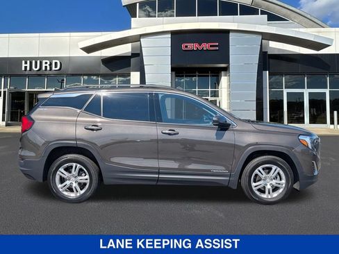 Used 2020 GMC Terrain SLE w/ Driver Convenience Package AWD/4WD image 3