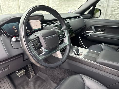 Used 2025 Land Rover Range Rover Autobiography AWD/4WD image 10
