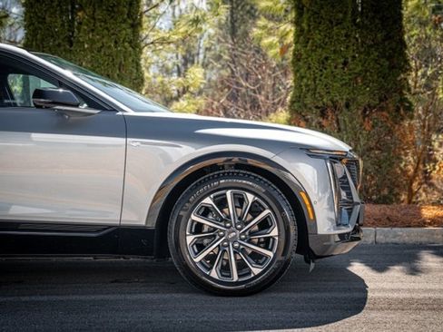 Used 2024 Cadillac Lyriq Sport image 12