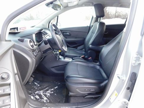 Used 2016 Chevrolet Trax LT w/ LT Convenience Package image 12