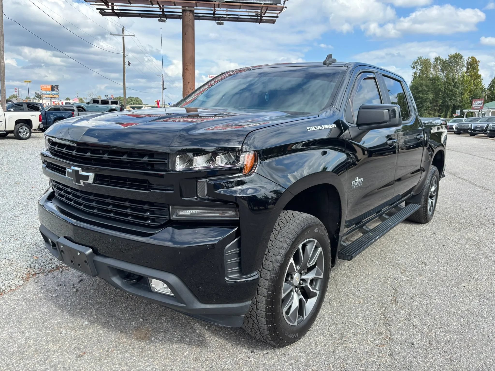 Used 2020 Chevrolet Silverado 1500 RST w/ Texas Edition AWD/4WD image 9