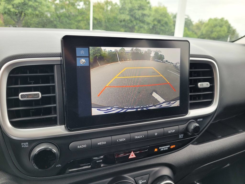 Used 2025 Hyundai Venue SEL FWD image 18